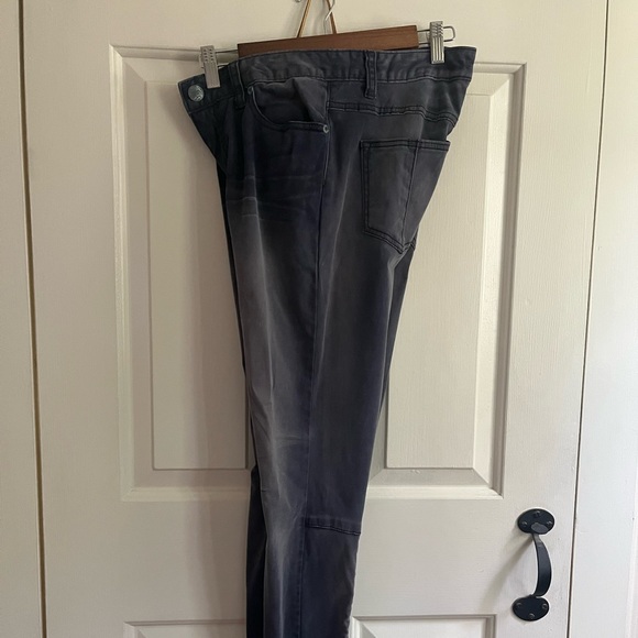 🪻Free People Jeans🪻 - Picture 9 of 9